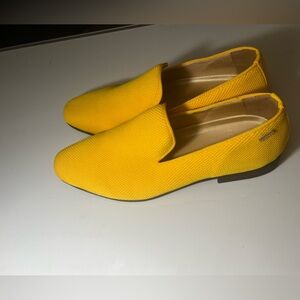 NEW Uubaris Men’s Yellow Loafers Dress Shoes size 13